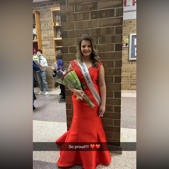 Pageant dress size 8 has had alterations one miss West-Oak junior class - Picture 6 of 6